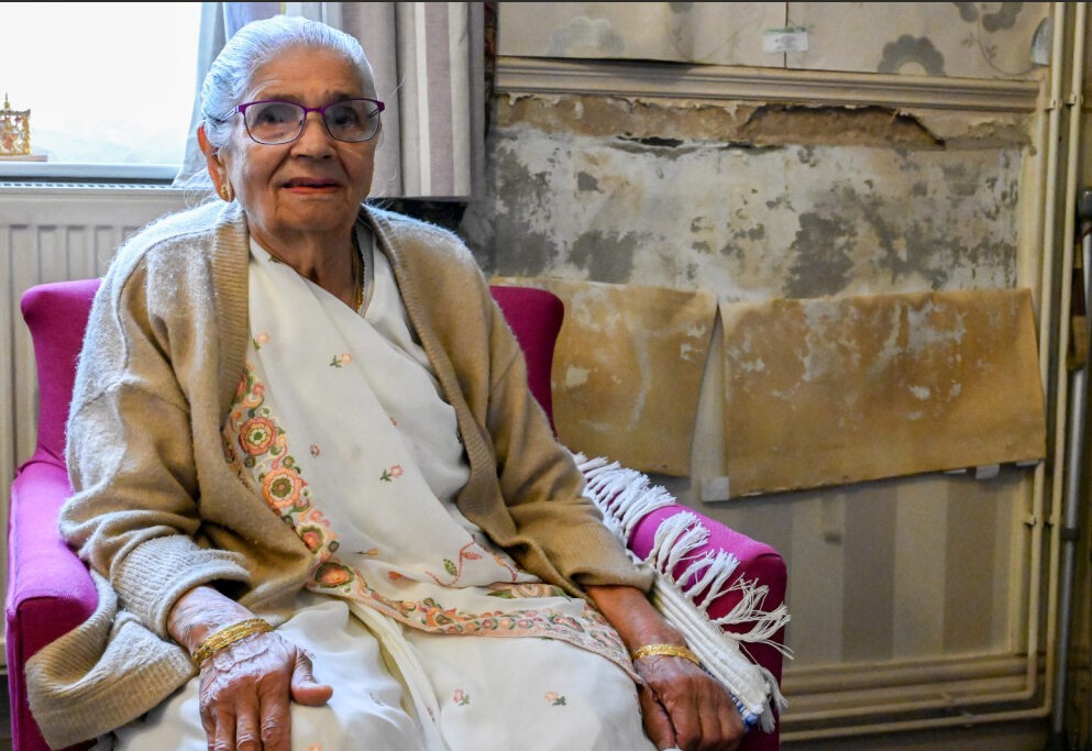 Fishwick client in damp living room before it was fixed